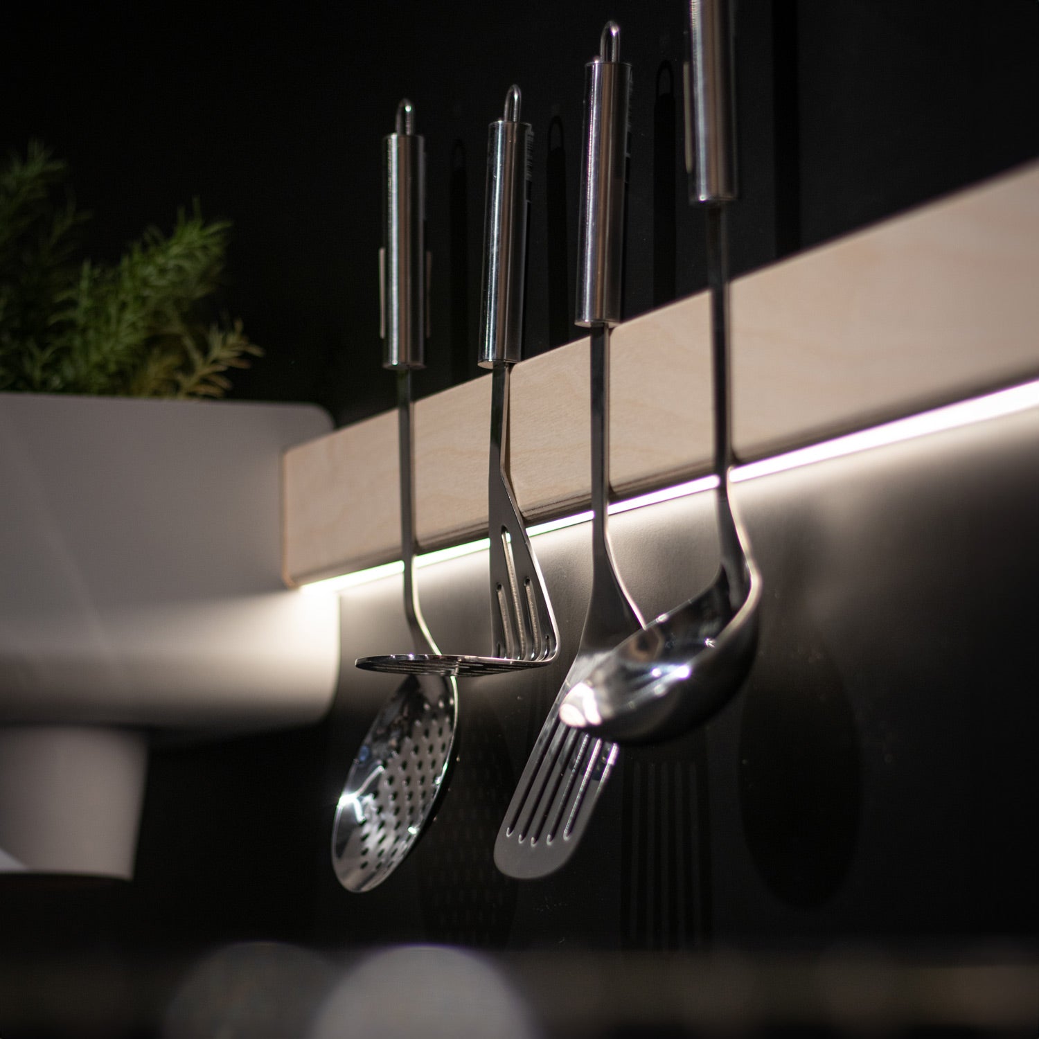 <tc>Listello da parete Variand con LED: Estensione attraverso il configuratore
</tc>