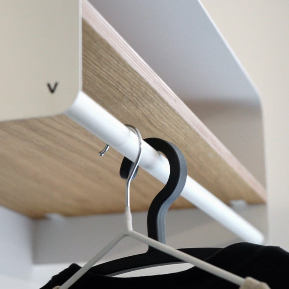 E12 - Garderobe mit Spiegel & Kleiderstange